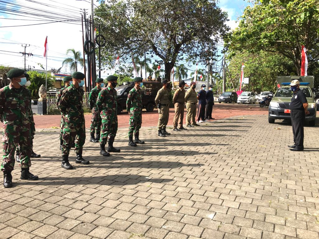 BKO Kuta Selatan Bersama TNI dan Trantib Kec Kutsel Melaksanakan Apel Persiapan Pemantauan PPKM LEVEL 4 Di Seputaran Wilayah Kuta Selatan